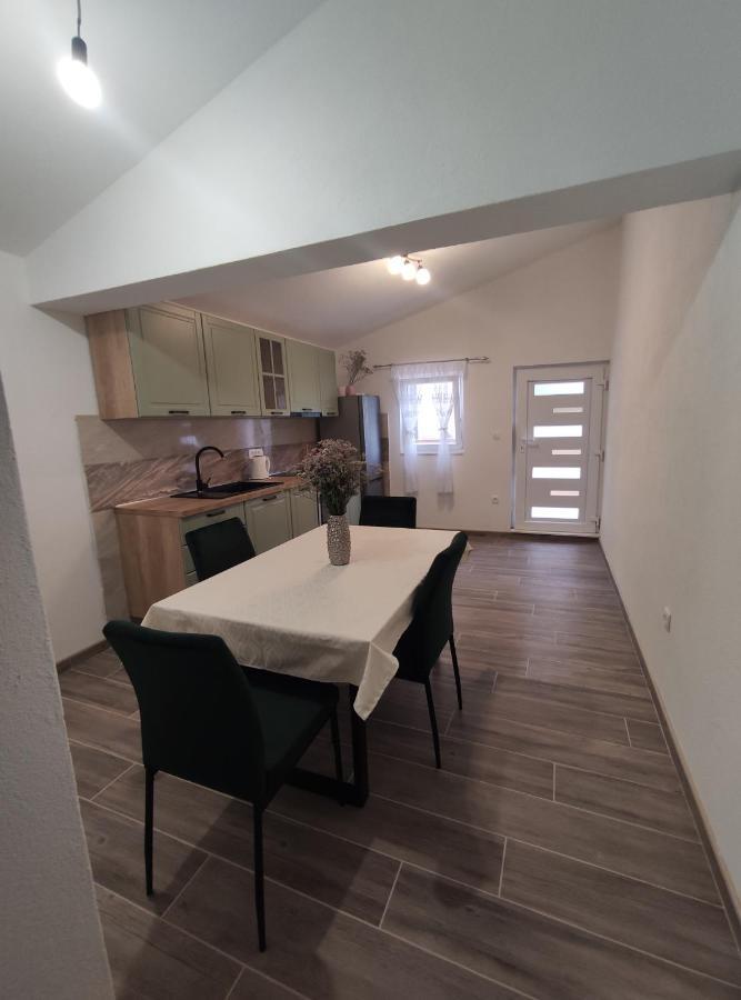Lesic Zaklopatica Apartma Lastovo