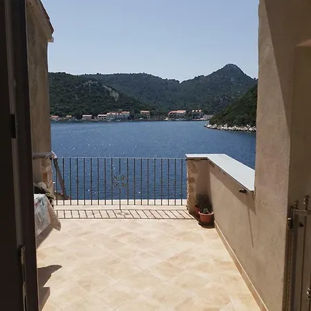 Apartmani Lesic Zaklopatica Lastovo Exterior photo