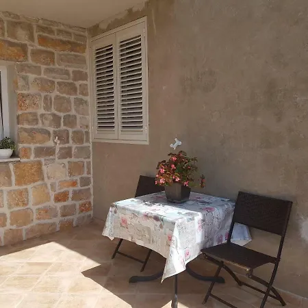 Apartmani Lesic Zaklopatica Lastovo Exterior photo